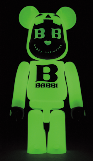 2週間引越し処分！！【激レア】BABBI 2009 ベアブリック 400% キャラクターグッズ 生まれのブランドで